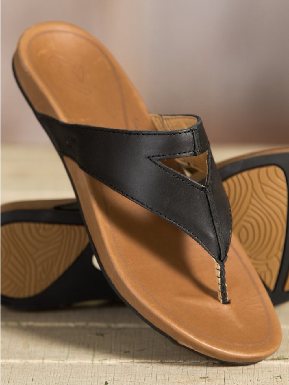 Olukai Lala women's leather thong sandals
